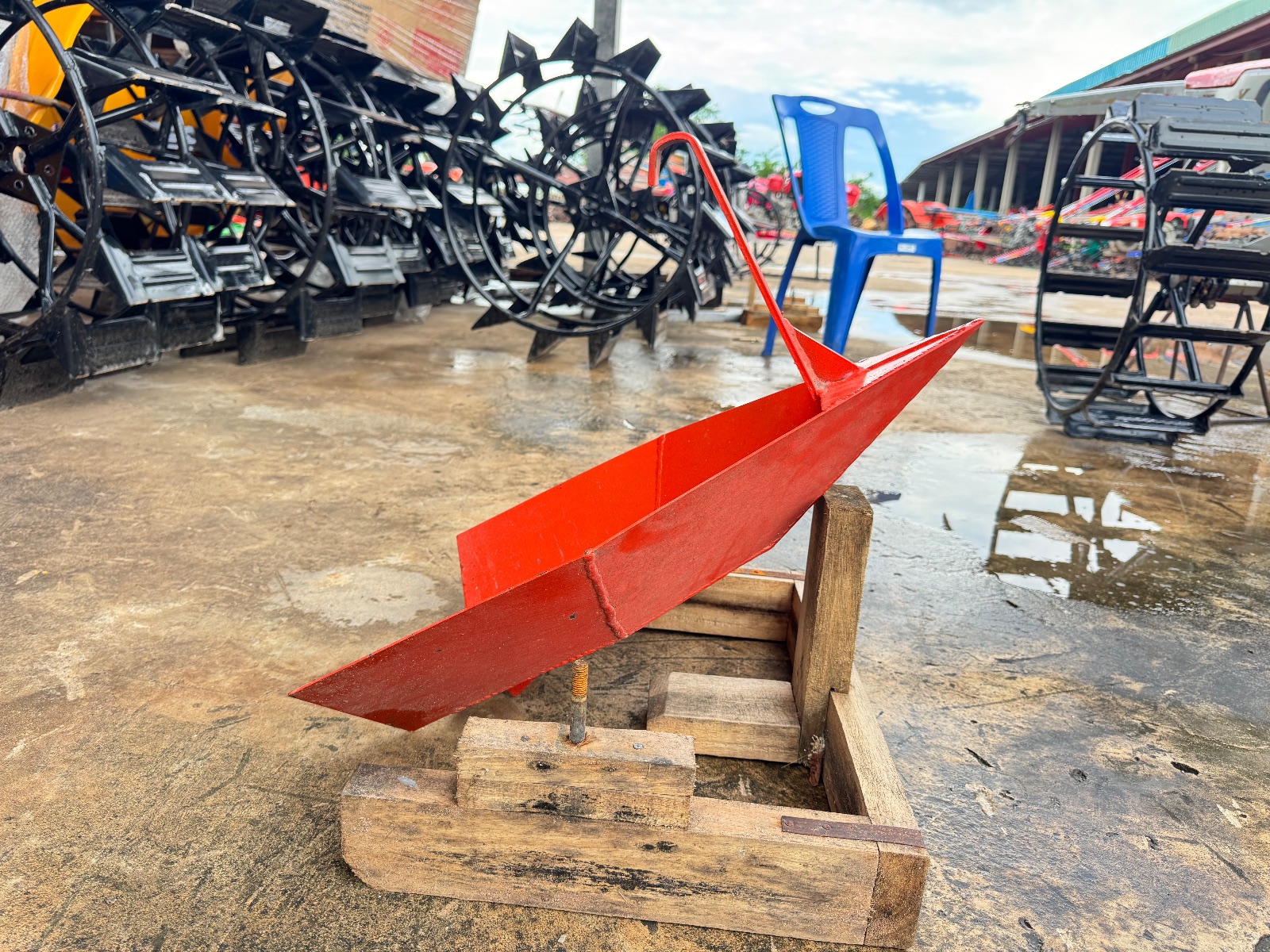 เรือชักร่องน้ำ (เรือแหวกร่องน้ำ) ช่างนัน วันว่างๆ สำหรับรถไถนาเดินตาม รูปที่ 2