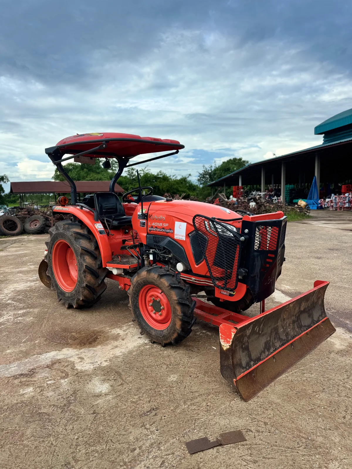 Kubota L4018SP ปี 65 ใช้งาน 863 ชม. พร้อมอุปกรณ์ 3 ชิ้น
