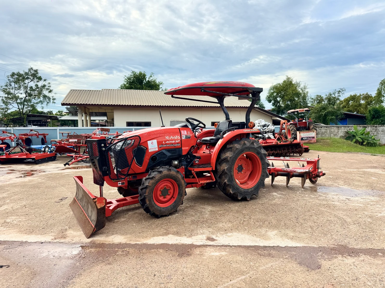 Kubota L4018SP ปี 65 ใช้งาน 863 ชม. พร้อมอุปกรณ์ 3 ชิ้น รูปที่ 3